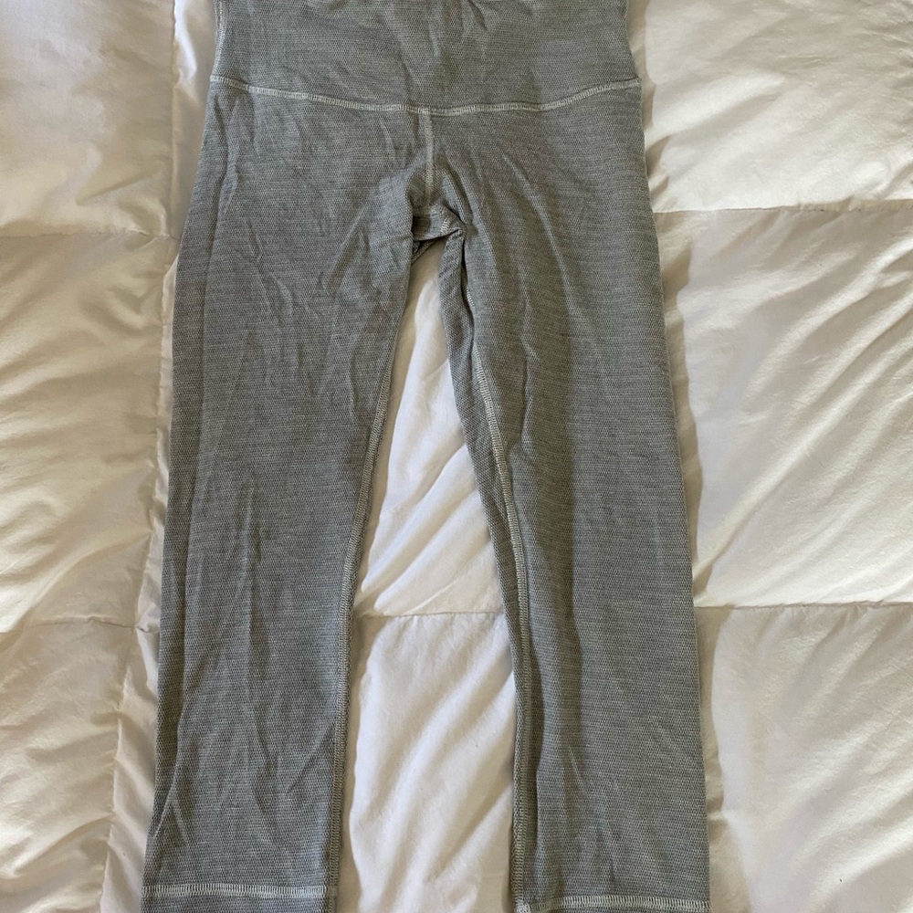 Lululemon grey cropped leggings